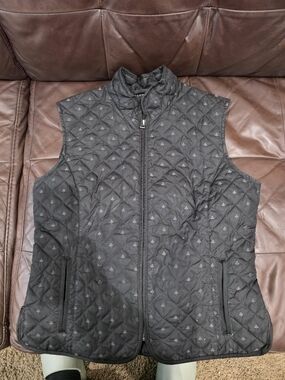 Bernardo Quilted Black Sleeveless Vest with Subtle Pattern